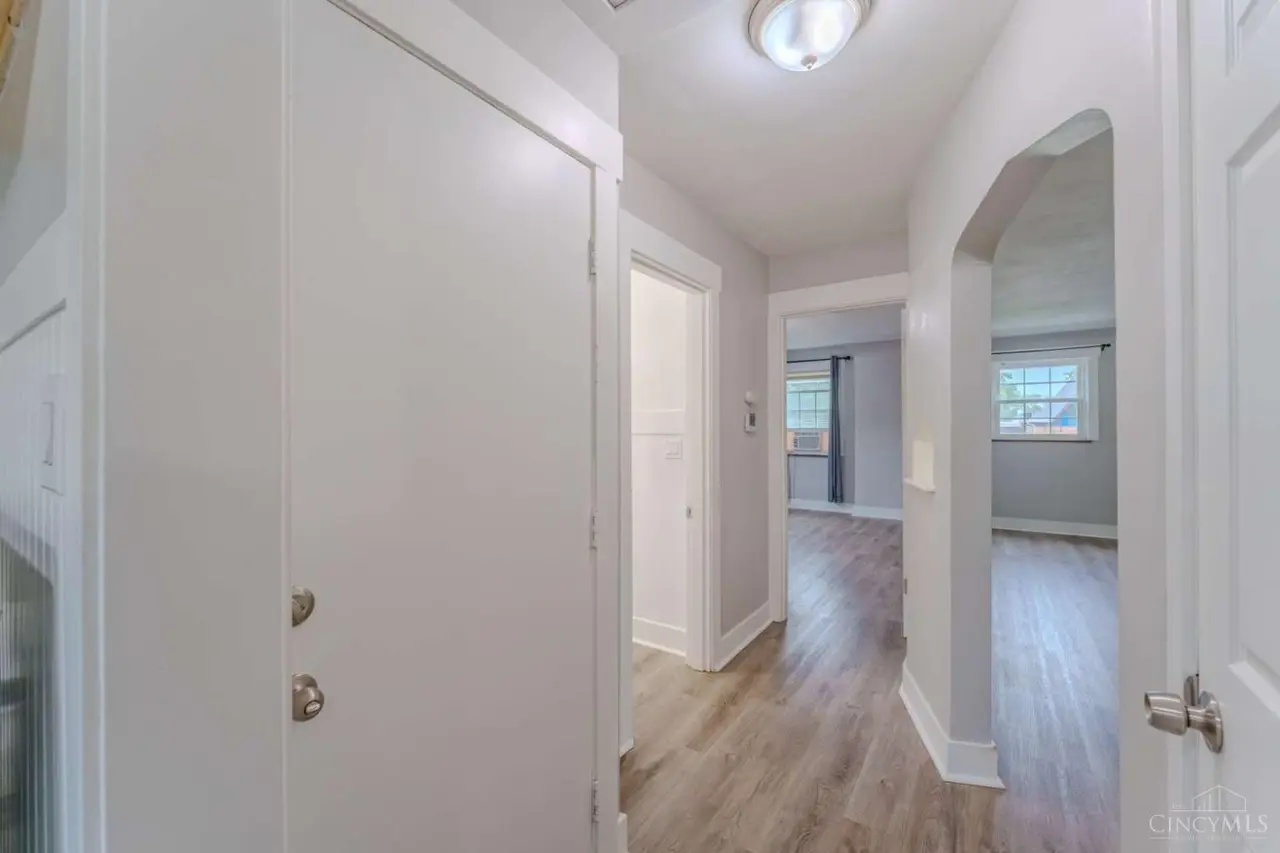 Vacant unit full bathroom
